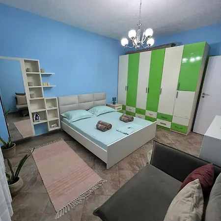 Misus City Center * تيرانا